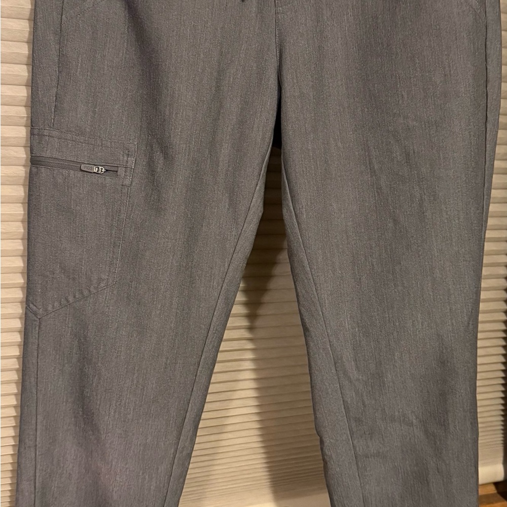 Figs Zamora Jogger Scrub Pants. Women’s size Small Gray. Technical Collection